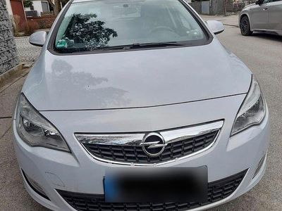 Gebraucht Opel Astra Edition 140 PS (102 kW) 2012 Silber Limousine