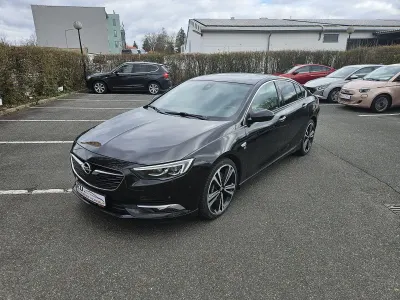 Używany Opel Insignia OPC 260 KM (191 kW) 2017 Czarny Sedan/Limuzyna