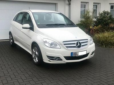 Mercedes B200