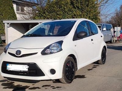 Gebraucht Toyota Aygo Cool 69 PS (50 kW) 2014 Weiß Kleinwagen