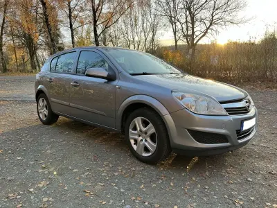 Używany Opel Astra Edition 90 KM (66 kW) 2009 Srebrny Sedan/Limuzyna