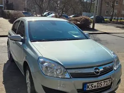 Gebraucht Opel Astra Edition 90 PS (66 kW) 2009 Grün Limousine