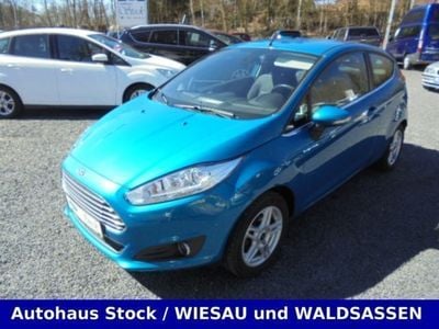 Gebraucht Ford Fiesta Titanium 101 PS (74 kW) 2013 Arubablau metallic (metallic) Kleinwagen