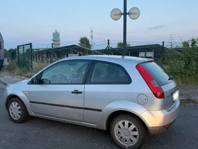 Gebraucht Ford Fiesta 2004 Silber Kleinwagen