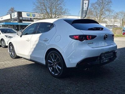 Używany Mazda 3 Selection 122 KM (89 kW) 2023 Biały Sedan/Limuzyna