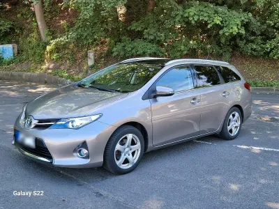 Gebraucht Toyota Auris Touring Sports 132 PS (97 kW) 2013 Andere farben Kombi