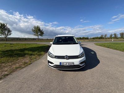 Second-hand VW Touran R-line 190 CP (139 kW) 2017 Alb Monovolum