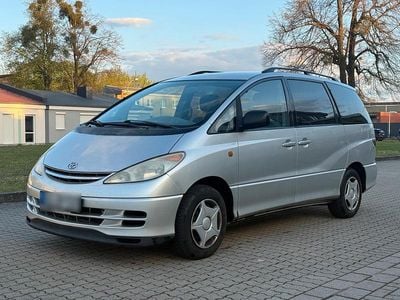 Second-hand Toyota Previa 156 CP (114 kW) 2002 Argintiu Monovolum