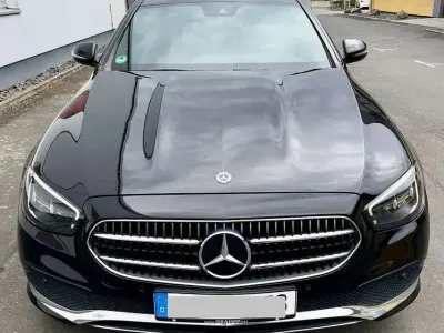 Usado Mercedes E220 194 CV (142 kW) 2020 Negro Berlina