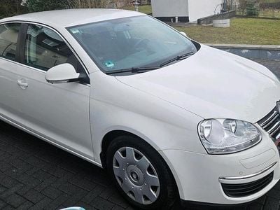 Gebraucht VW Jetta 102 PS (75 kW) 2009 Weiß Limousine