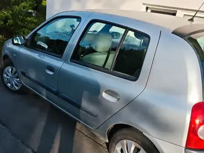 Gebraucht Renault Clio II Expression 75 PS (55 kW) 2005 Silber Limousine