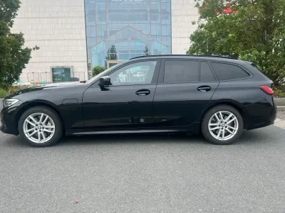 Gebraucht BMW 330e Sport Line 292 PS (214 kW) 2021 Schwarz Kombi