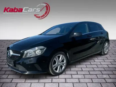 Gebraucht Mercedes A180 122 PS (89 kW) 2015 Schwarz Kleinwagen
