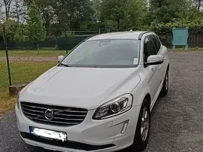 Używany Volvo XC60 Momentum 190 KM (139 kW) 2016 Biały SUV