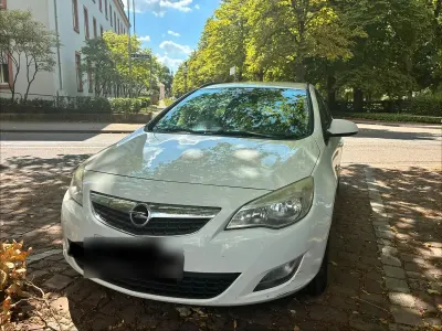 Gebraucht Opel Astra 110 PS (80 kW) 2011 Weiß Kombi