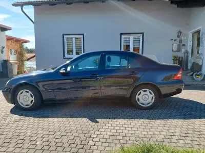 Gebraucht Mercedes C200 Classic 116 PS (85 kW) 2003 Blau Limousine