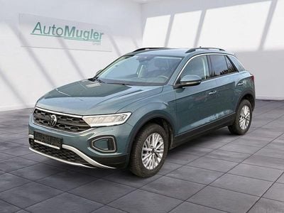Second-hand VW T-Roc Life 116 CP (85 kW) 2024 Albastru SUV