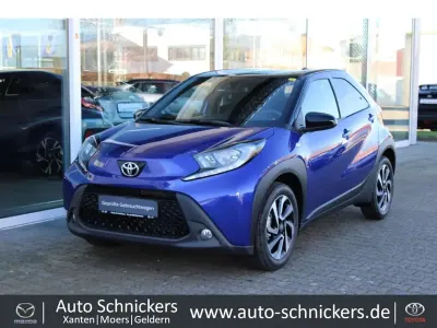 Gebraucht Toyota Aygo X Team 72 PS (52 kW) 2024 8y8)/ black mica (209) (blau SUV
