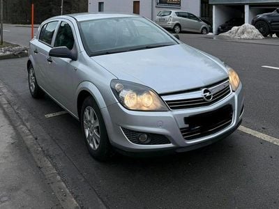 Silber Gebraucht 2009 Opel Astra Kleinwagen | 1.599 € (Fairer Preis)