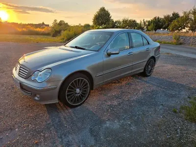Gebraucht Mercedes C220 Elegance 150 PS (110 kW) 2004 Grau Limousine