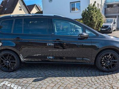 Second-hand VW Touran Sound 116 CP (85 kW) 2017 Negru Monovolum
