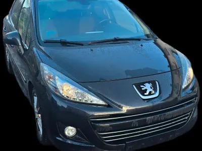 Gebraucht Peugeot 207 Premium 120 PS (88 kW) 2010 Schwarz Limousine