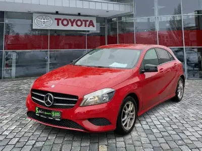 Gebraucht Mercedes A180 Style 122 PS (89 kW) 2014 Jupiterrot  unilack Limousine