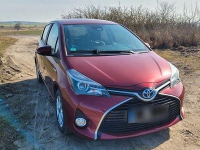 Second-hand Toyota Yaris Hybrid Edition-S 101 CP (74 kW) 2016 Roșu Berlinǎ
