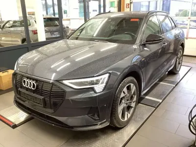Usata Audi e-tron S-Line 230 kW (313 CV) 2020 Grigio SUV
