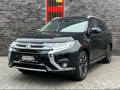 Second-hand Mitsubishi Outlander P-HEV Top 121 CP (88 kW) 2017 Negru SUV