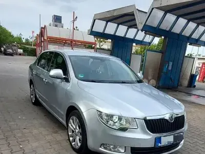 Gebraucht Skoda Superb Elegance 140 PS (102 kW) 2012 Silber Limousine