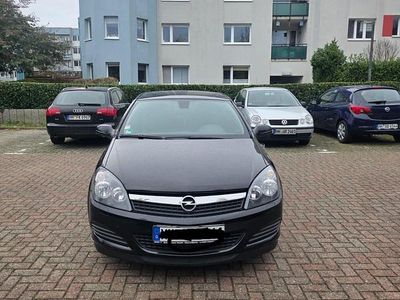 Schwarz Gebraucht 2009 Opel Astra GTC Coupé | 3.600 € (Fairer Preis)