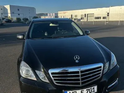 Gebraucht Mercedes E300 Elegance 252 PS (185 kW) 2012 Schwarz Limousine