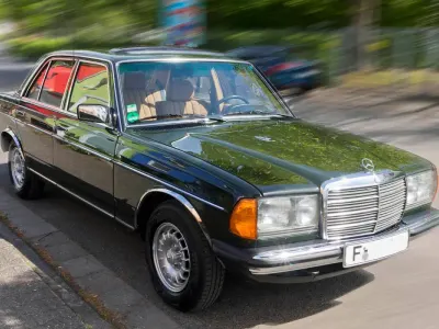Gebraucht Mercedes 200 109 PS (80 kW) 1983 Grün Limousine
