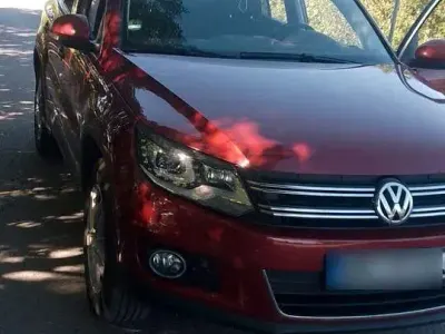 Gebraucht VW Tiguan Trendline 160 PS (117 kW) 2012 Rot SUV