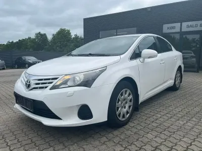 Gebraucht Toyota Avensis 132 PS (97 kW) 2013 Weiß Limousine
