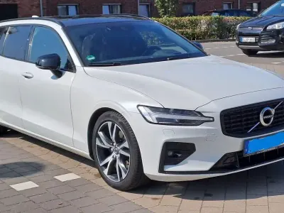 Gebraucht Volvo V60 R-Design 190 PS (139 kW) 2020 Weiß Kombi