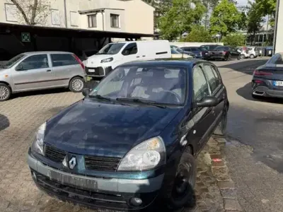 Używany Renault Clio II 75 KM (55 kW) 2005 Zielony Sedan/Limuzyna