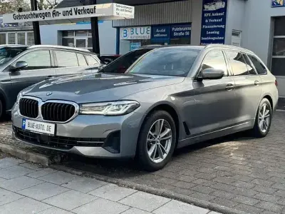 Gebraucht BMW 520 Sport Line 190 PS (139 kW) 2023 Grau Limousine