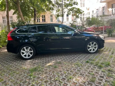 Gebraucht Volvo V60 Business Edition 181 PS (133 kW) 2014 Schwarz Kombi