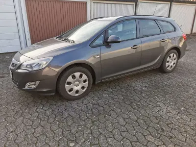 Gebraucht Opel Astra Sport 116 PS (85 kW) 2011 Grau Kombi