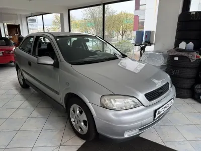 Używany Opel Astra Edition 101 KM (74 kW) 2000 Srebrny Sedan/Limuzyna