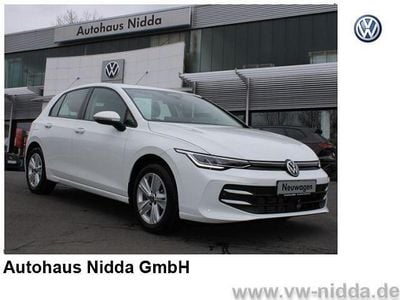 Neu VW Golf VIII 116 PS (85 kW) 2026 Pure white Limousine