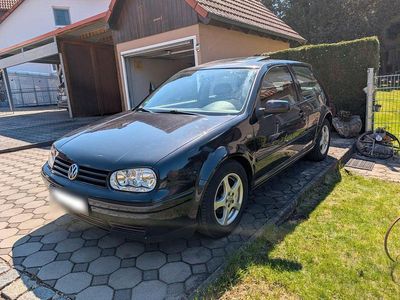 Usado VW Golf III Highline 101 HP (74 kW) 1999 Preto Sedan