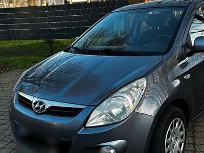 Gebraucht Hyundai i20 74 PS (54 kW) 2010 Grau Kleinwagen
