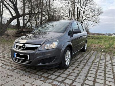 Gebraucht Opel Zafira Family 116 PS (85 kW) 2012 Grau Van / Kleinbus