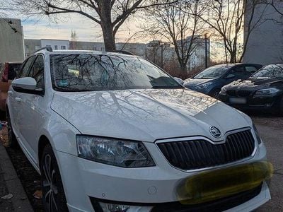 Gebraucht Skoda Octavia Ambition 150 PS (110 kW) 2016 Weiß Kleinwagen