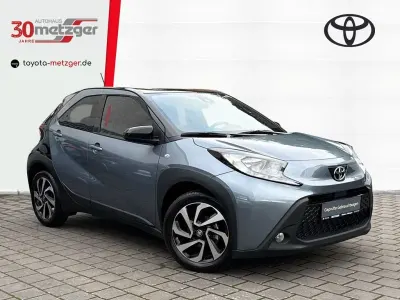 Gebraucht Toyota Aygo X Basis 72 PS (52 kW) 2025 1k3)/ black mica (209) (grau SUV