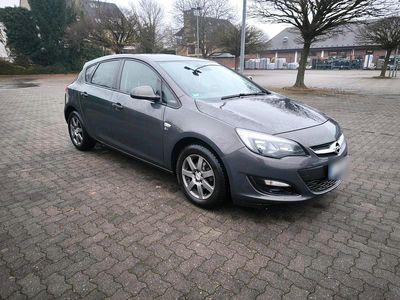 Gebraucht Opel Astra Edition 120 PS (88 kW) 2012 Grau Kleinwagen