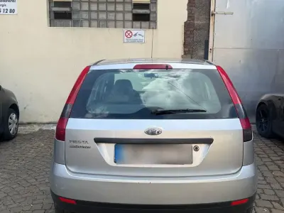 Gebraucht Ford Fiesta 70 PS (51 kW) 2002 Silber Kleinwagen